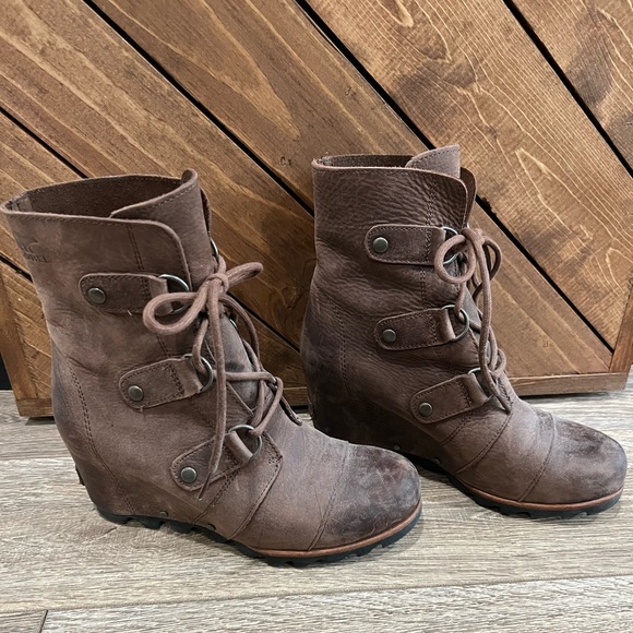 Sorel Joan Of Arctic Wedge Lace Up Boots - Picture 1 of 7